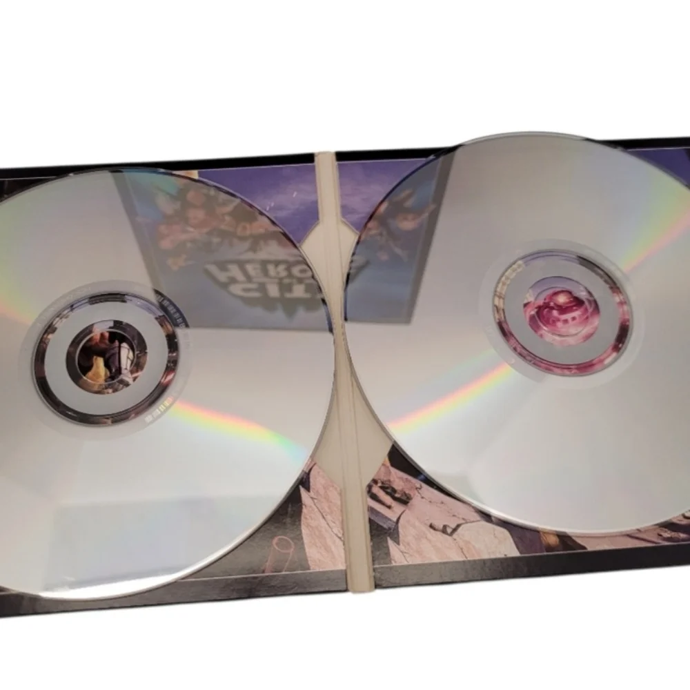 City of Heroes (PC, 2004) 2-Disc Boxset Complete W/Inserts/Map/Game Manual Book/